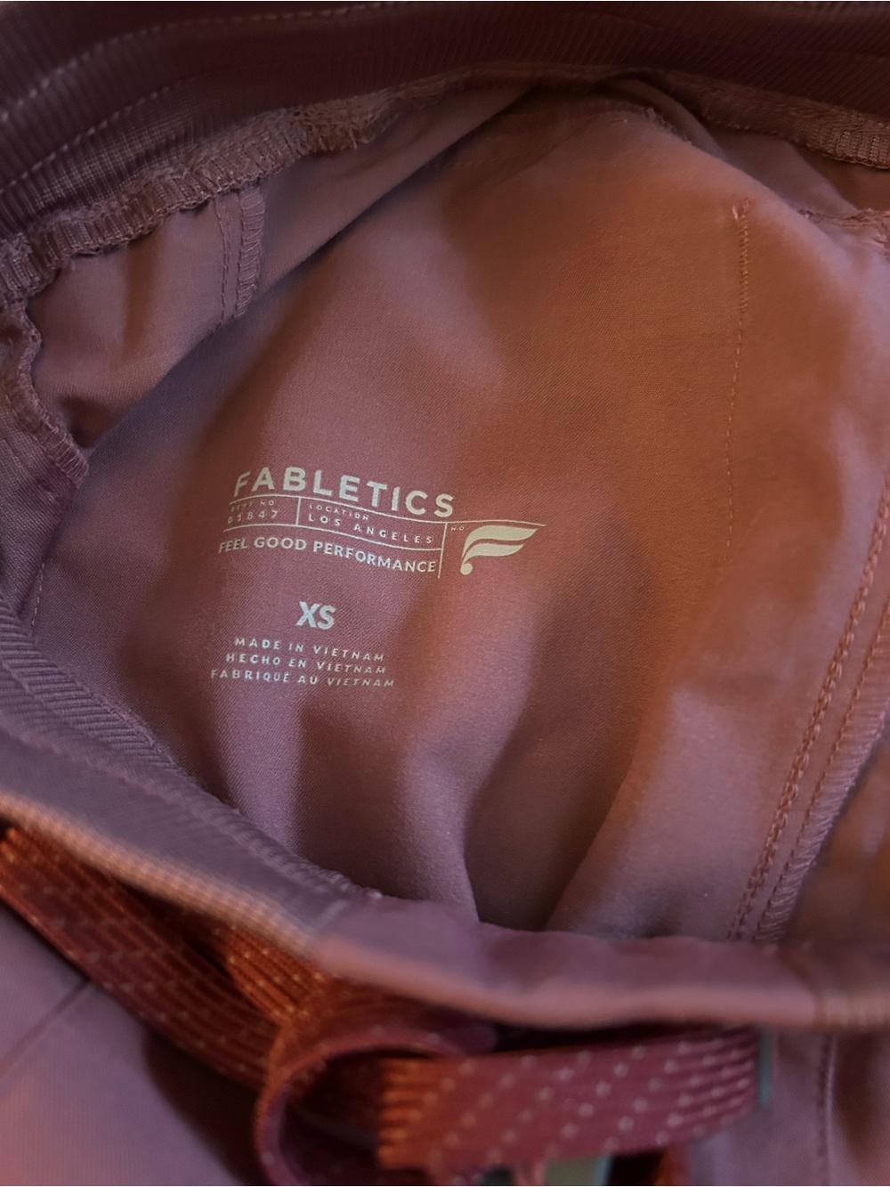 Fabletics High Rise On-Call joggers and Long sleeve underscrub - Picture 3 of 5